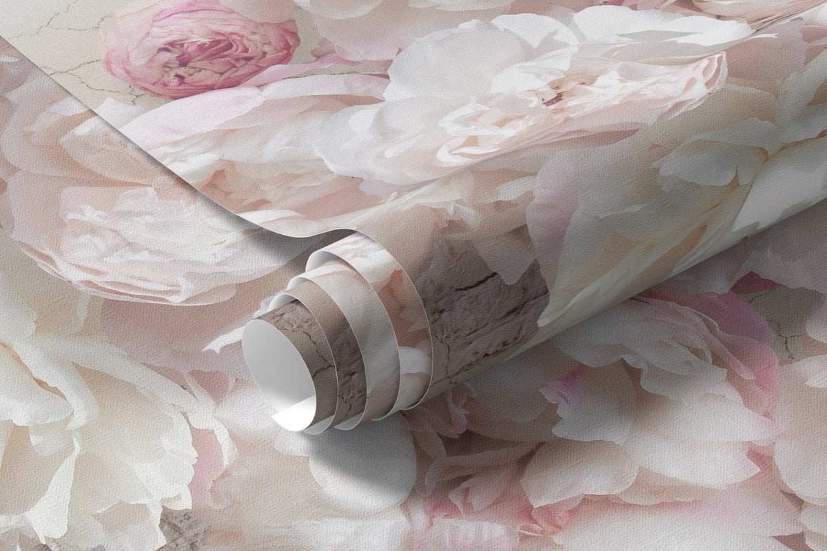 Papier peint Pivoines sur enduit patiné